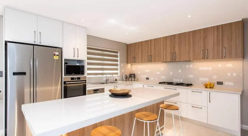 7 Royal Family Kensington 4BR 2BTH - Image 1