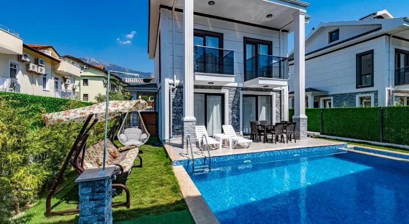 Salkım- 4 Bedroom Holiday Villa in Oludeniz - Image 1