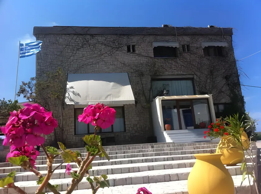 Methoni Beach Hotel - Image 1
