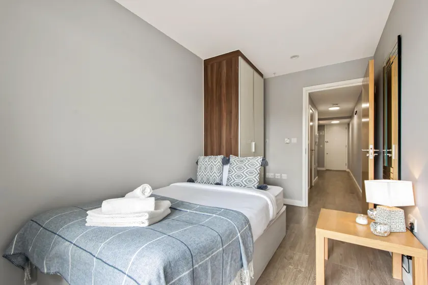 Two Bedroom Apartment in Hoxton - Image 1