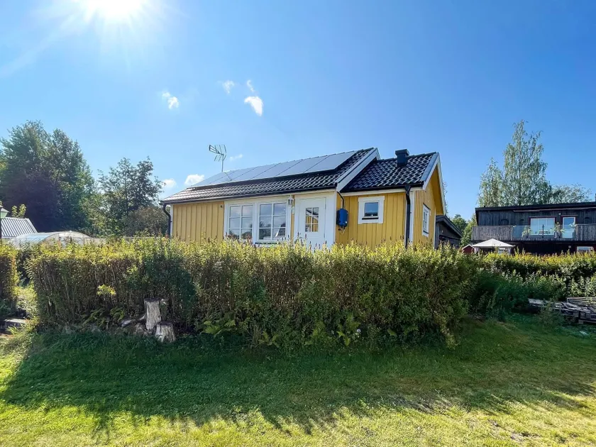 Peaceful Cottage Near Lake Hjalmaren - Image 1