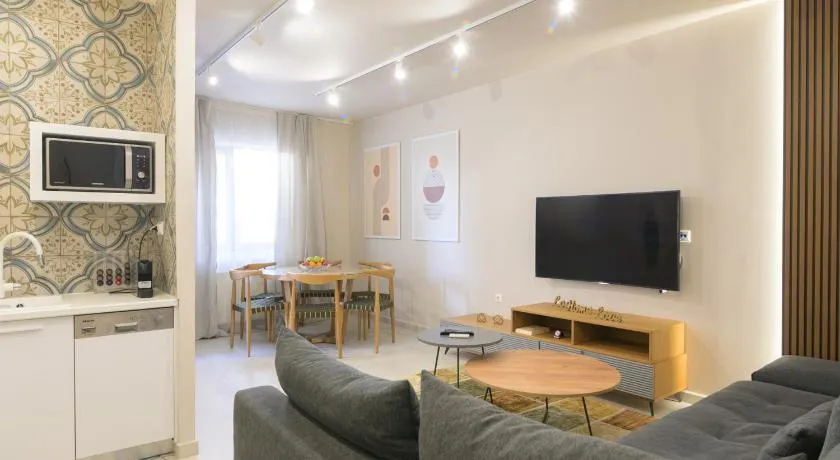 Estia Luxury Apartment - Image 1