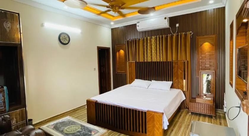Twin City Club - Image 1