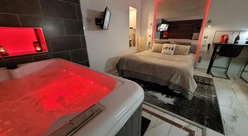 Secret Love Jacuzzi ou Midnight Spa - Image 1