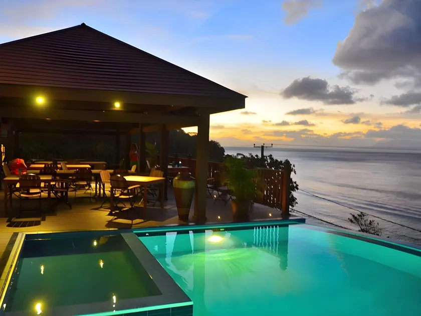 Treasure Cove Hotel & Restaurant - Image 1