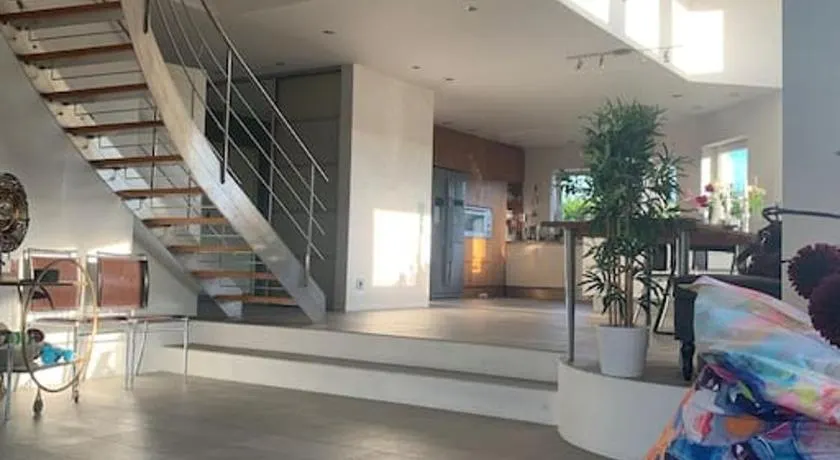 Modern stor villa nära havet och 10 min till city - Image 1