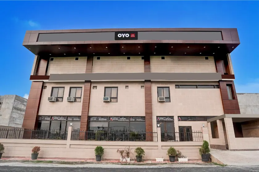 HOTEL O RUNAWAY - Image 1