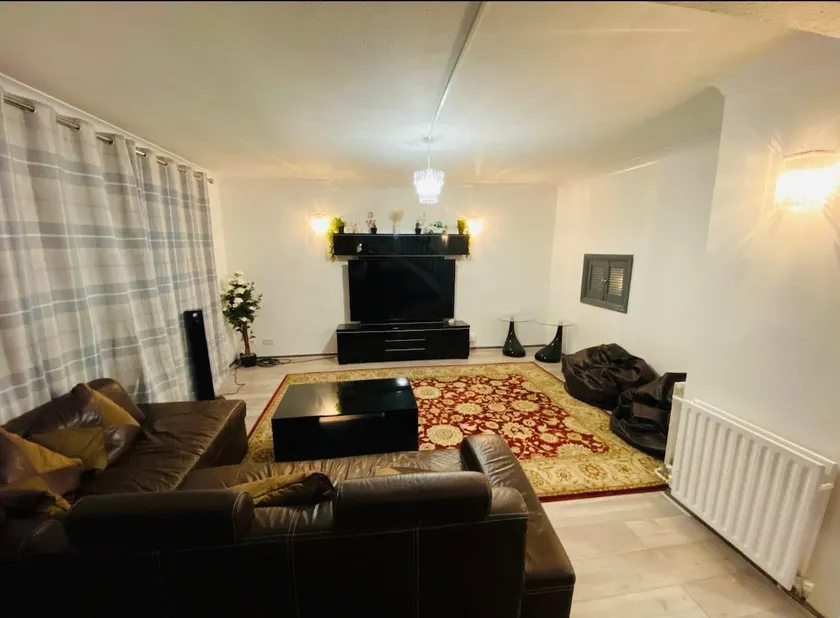 Surrey Hills Retreat - 2-Bed - Easy London Access - Image 1