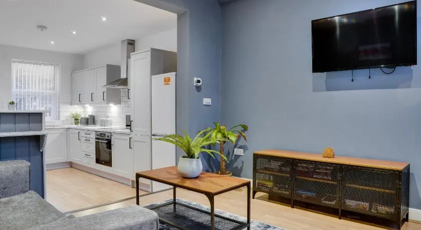 Birkenhead - 2 bedroom house - Image 1