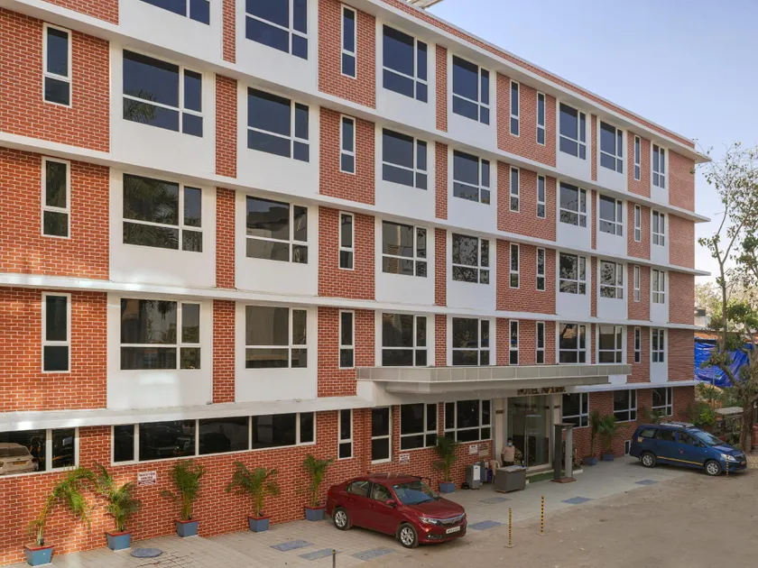 Airlink Hotel - Image 1