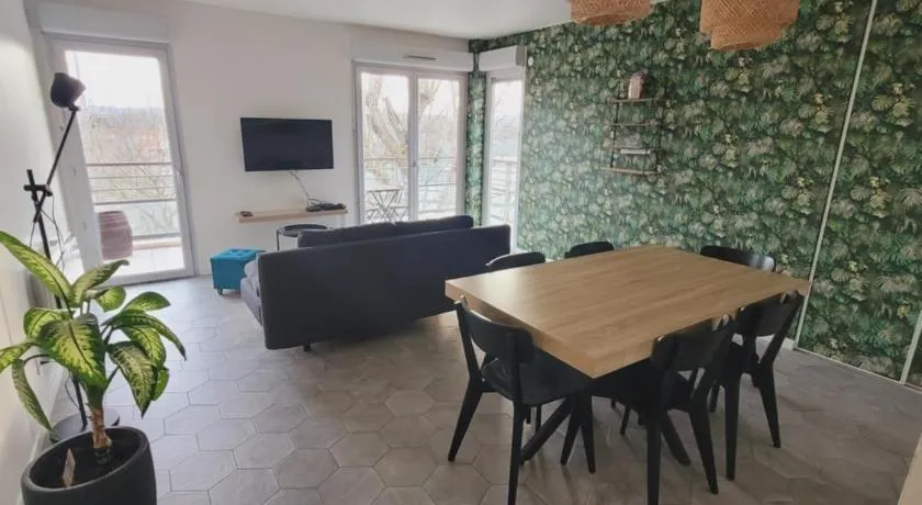 Bel appartement contemporain proche des commodités - Image 1