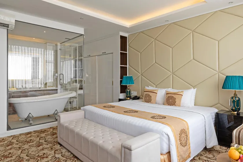 ELIZABETH HOTEL - Image 1