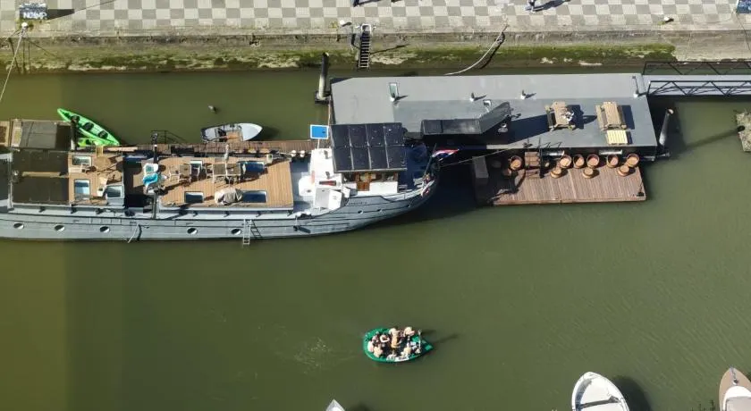 De Coaster & Aquarium Ponton - Image 1