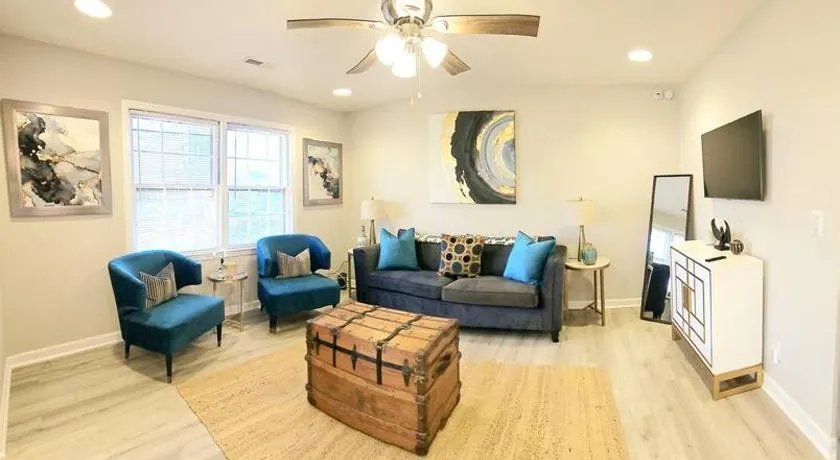 Chic Oasis: 3BR, 2BA, Private Deck - Image 1