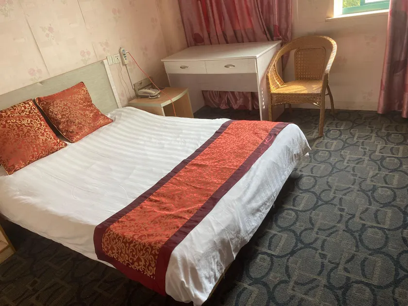 Haiyan Qiancheng Hotel - Image 1