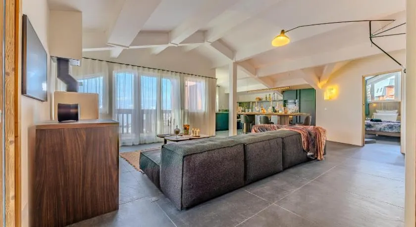 Luxury Penthouse with Mountain View & Fireplace - Image 1