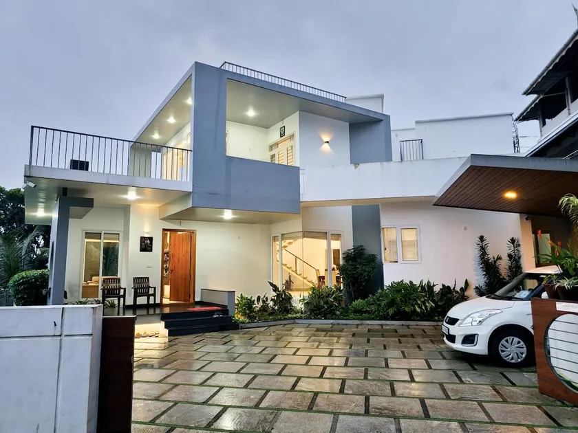 Rosy Villa - Riverside Stay with Pool & View - Image 1
