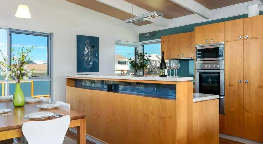 Walk to the beach - Family friendly - Wifi - The Tall House - Image 1