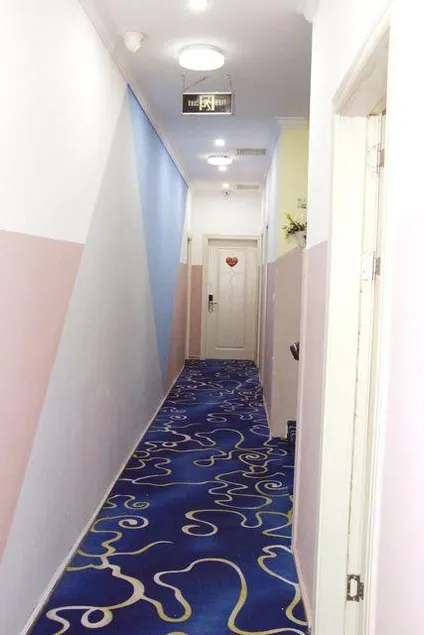Yiliang Victoria Theme Hotel - Image 1
