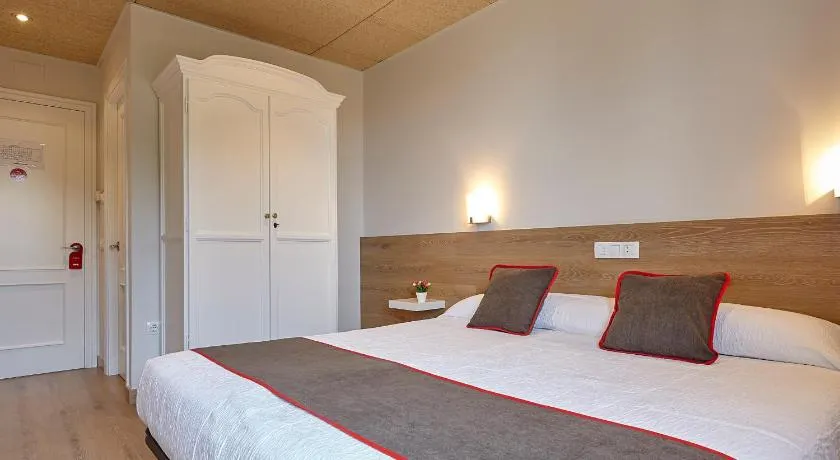 Hostal Nobadis - Image 1