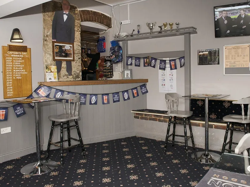 The Queens Head - Image 1