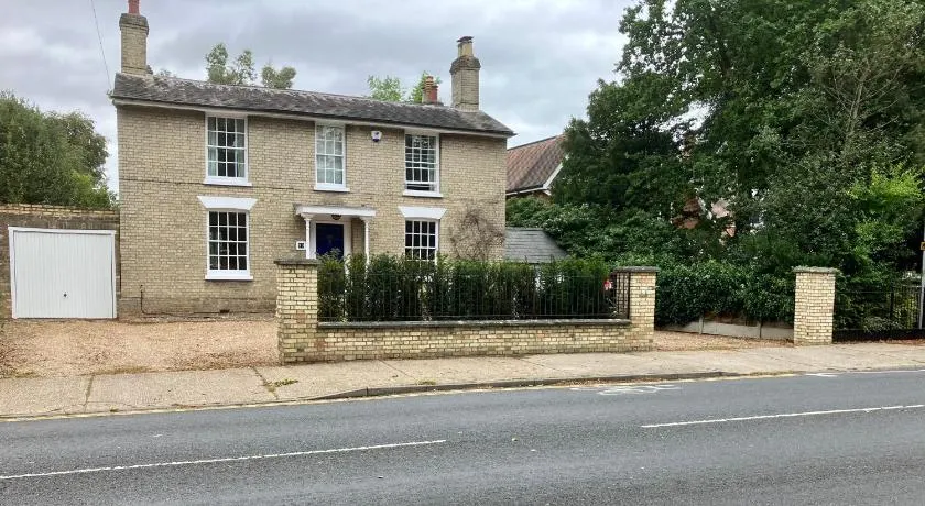Yew Tree House, Bed & Breakfast in Colchester - Image 1