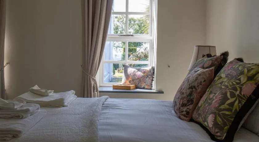 Hill House Lodge sleeps 6 Overlooking the rock of Cashel - Image 1