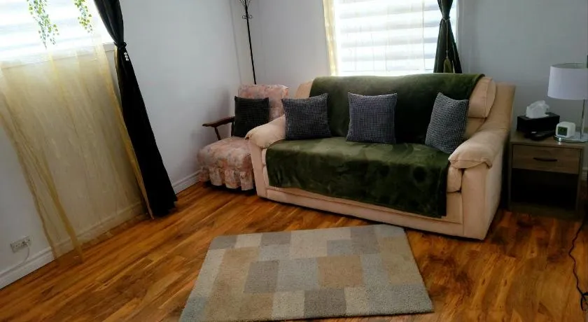 Downtown apartment next to highway netflix+wifi - Image 1