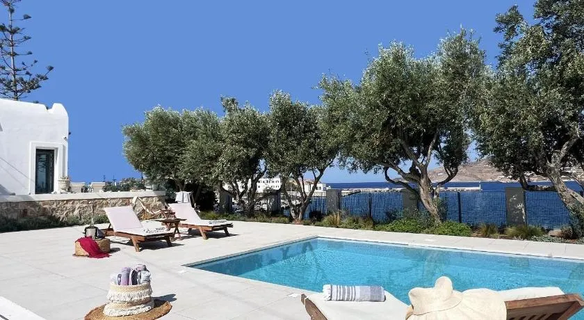 Solnedgångar och fantastisk utsikt! Elegant renoverad villa - Image 1