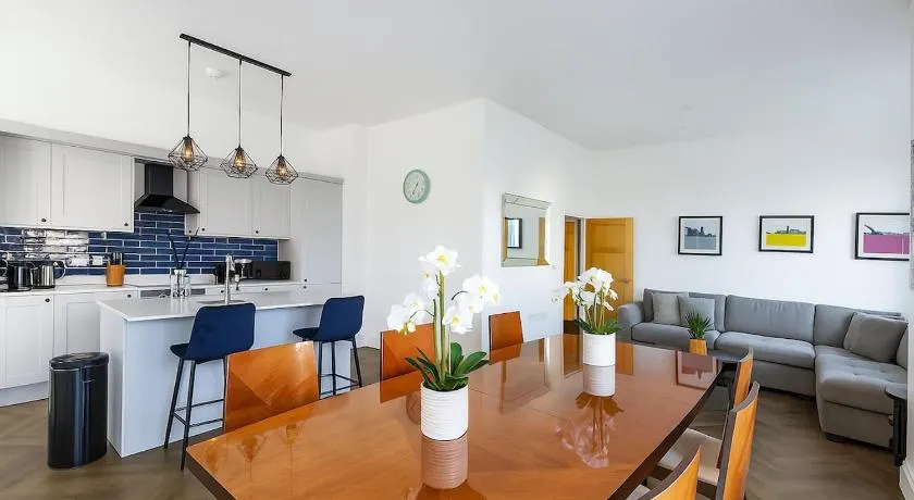 Northampton 3 Bed 3 Bathroom New Duplex Apartment - Image 1