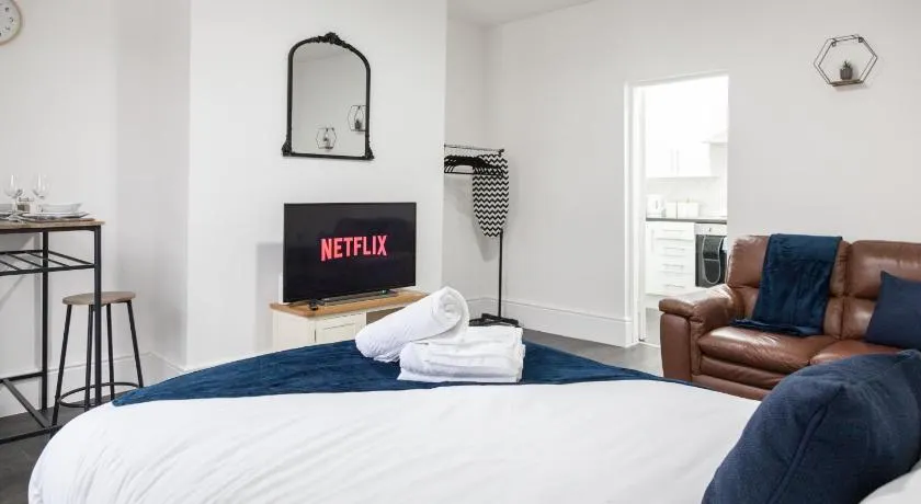 Tigris - Cosy Studio Apartment by Traboule Properties Ltd - Image 1