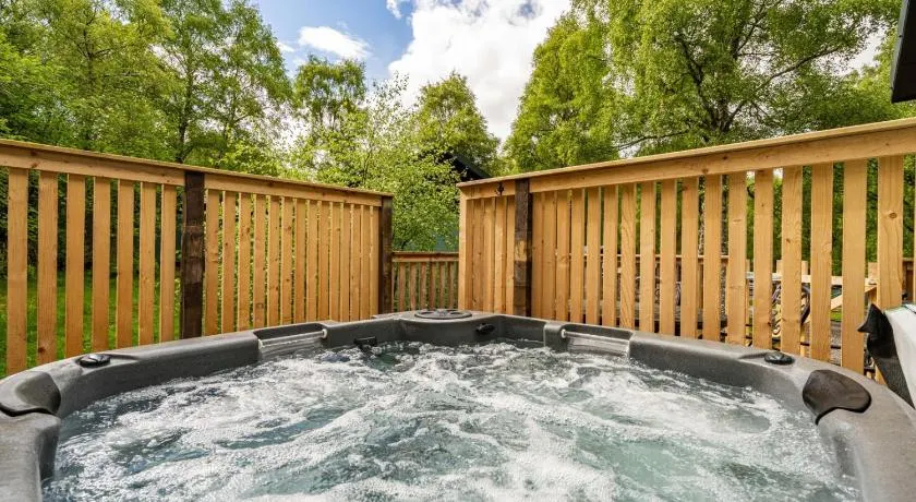 Bracken Lodge 5 with Hot Tub - Image 1