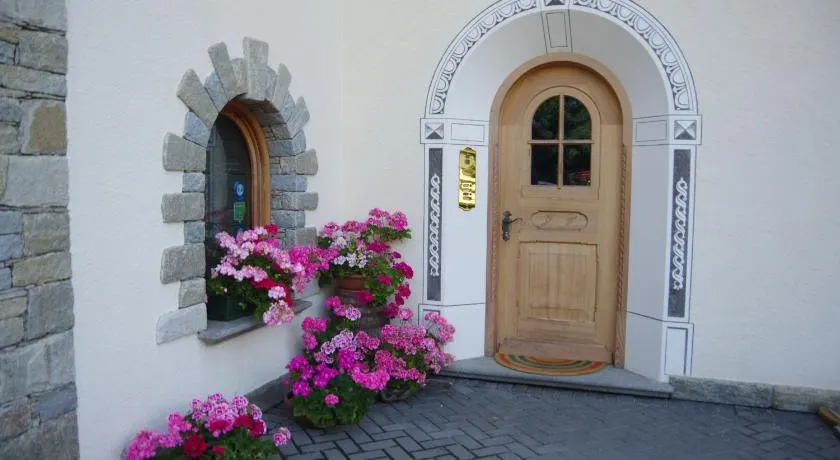 Casa Caste - Image 1