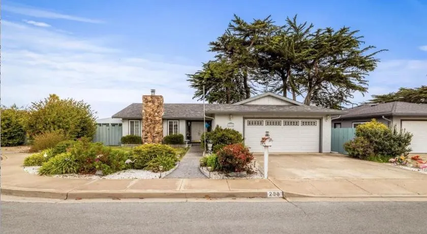 STR25-15 Home 3 Bedrooms 2 Bath - Image 1