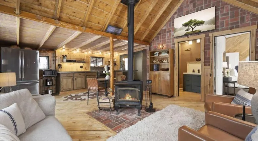 The Tyrolean Cabin. Panoramic Views. Hot Tub. - Image 1