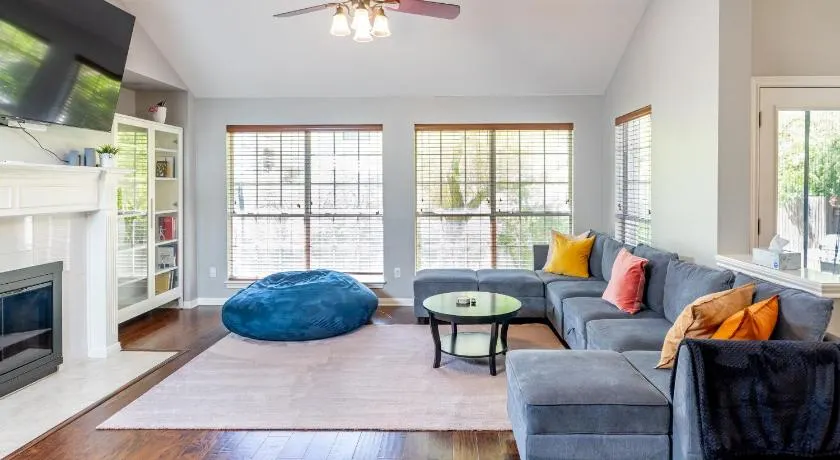 Spacious 4BR Home Away From Home with Hot Tub - Image 1