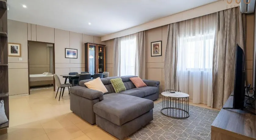 3BR Designer Stay with Outdoor Space, WIFI & AC by 360 Estates - Image 1