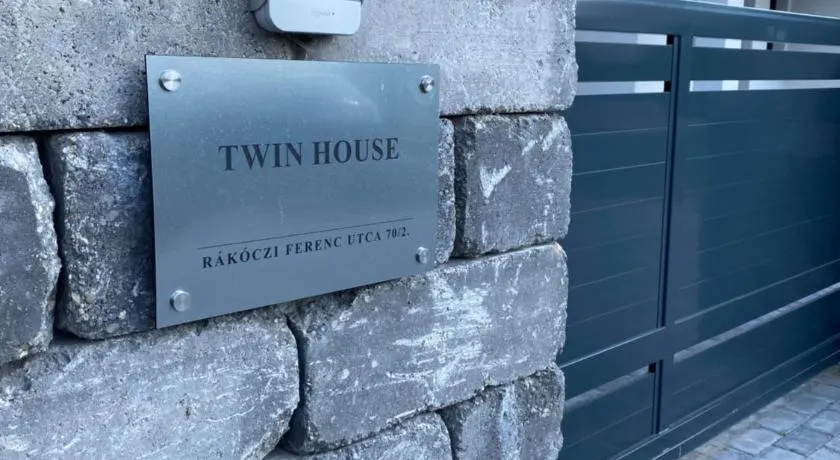 TWIN HOUSE - Image 1