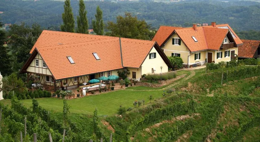 Weingut Albert, Familie Cramer - Image 1