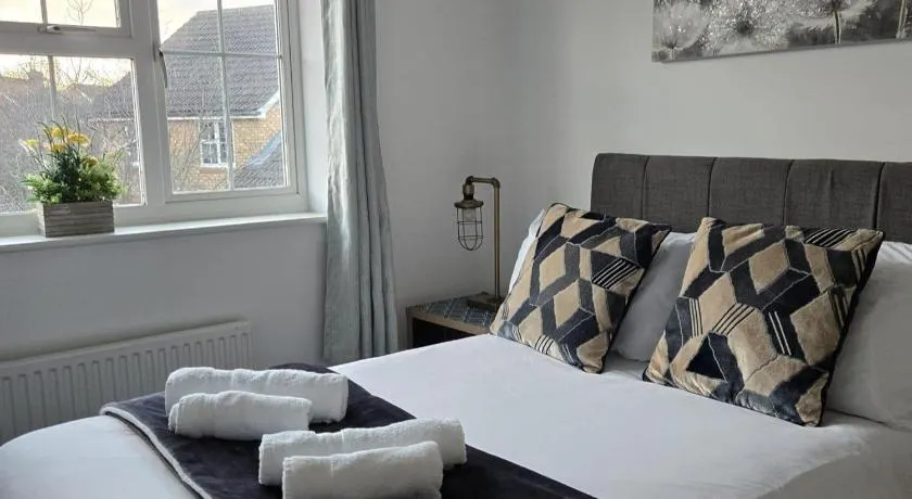 Bishopswood-Sleeps 6-Garden-Pets-Parking-WiFi - Image 1