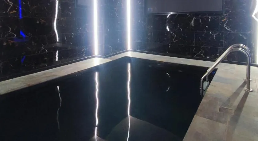 R luxury piscine et spa privatifs - Image 1