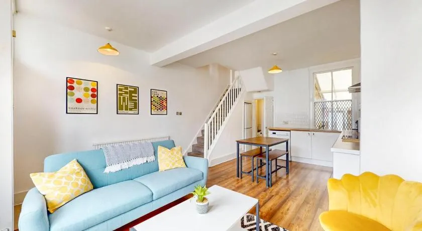 Bright 3Bed House 10Min to Meridian Water Station - Image 1