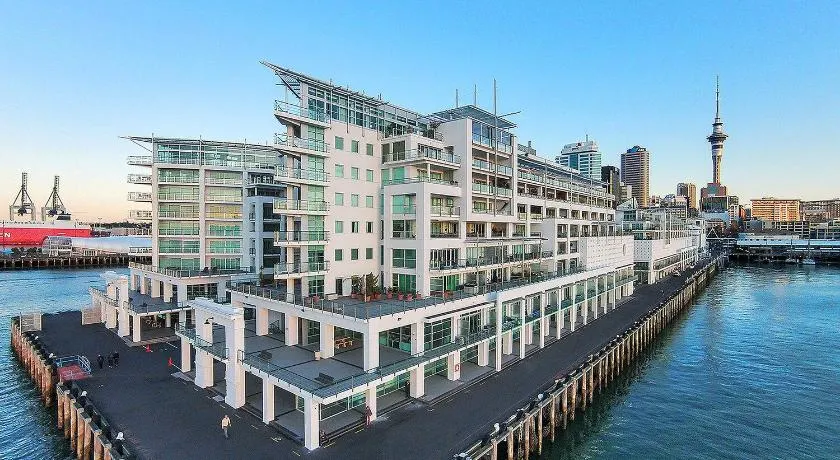 Seaview Waterfront Hotel Apt - Image 1