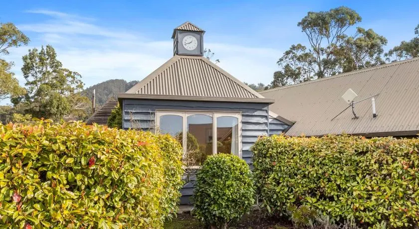 The Clocktower - Serene Stay at Herons Rise Vineyard - Image 1