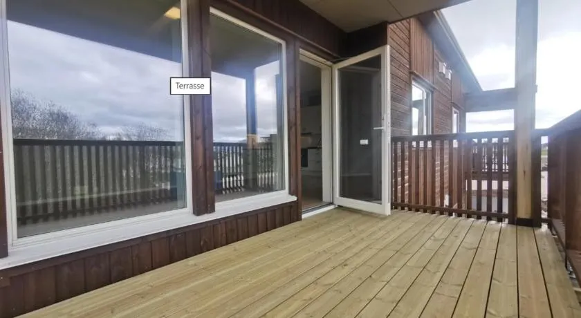 Sunny Terrace - Airy Apartment in the Heart of Lofoten - Image 1