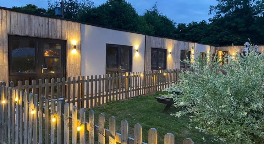 Shenstone Lodge - Image 1