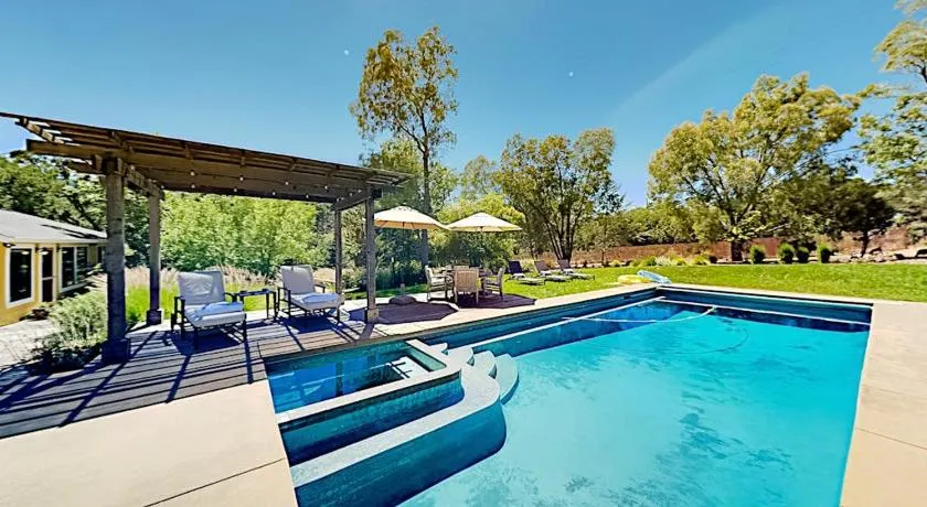 Warm Springs Paradise - Image 1