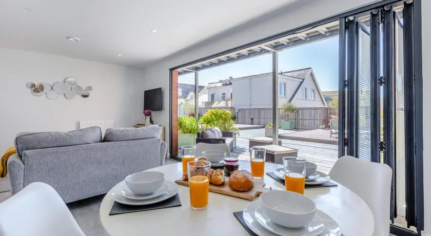 18 Woolacombe East - Luxury Apartment at Byron Woolacombe, only 4 minute walk to Woolacombe Beach! - Image 1