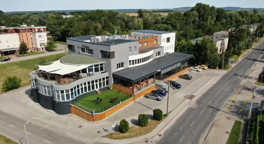 Hotel Kristály Konferencia & Wellness - Image 1