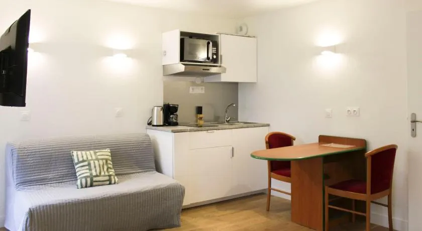 Charming bright studio in the heart of Paris - Image 1